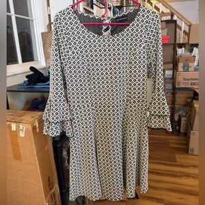 1/2 off 3+ My Michelle Geometric Black and White Long Sleeve Dress keyhole back